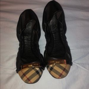 Authentic Burberry Twist Lock Drayton Ballerina